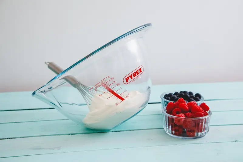 Pyrex Classic Expert Mixing Bowl – 4.2L With Measurement Markings 1